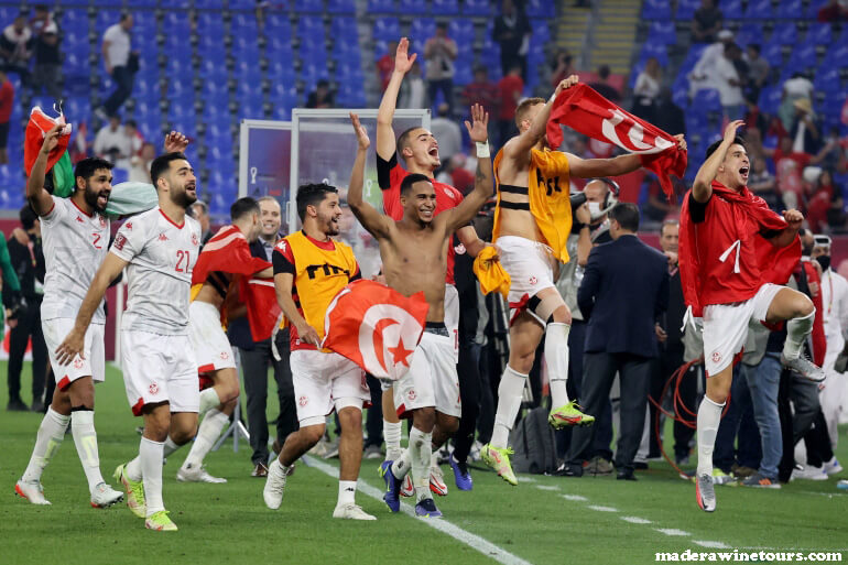 Tunisia makes ตูนิเซียเข้าถึงรอบชิงชนะเลิศของฟีฟ่าอาหรับกัลฟ์คัพด้วยการเตะลูกสุดท้ายของเกมเนื่องจากการทำประตูเองทำให้พวกเขาชนะอียิปต์ 1-0 