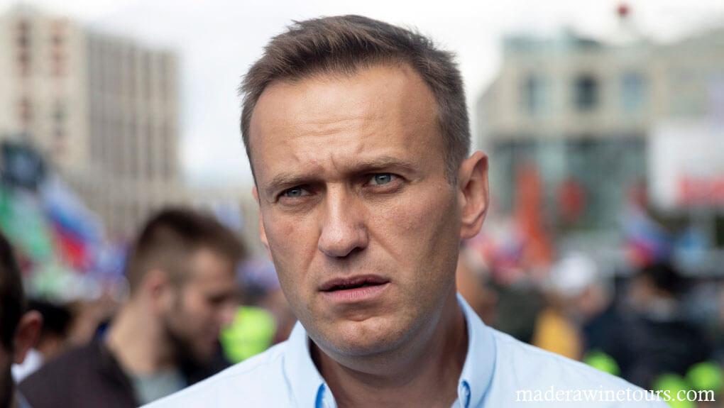 Alexey Navalny ผู้นำฝ่ายค้านของรัสเซียปรากฏตัวในศาลมอสโกที่ถูกตั้งข้อหาดูหมิ่นทหารผ่านศึกสงครามโลกครั้งที่ 2 หลังจากถูกสั่ง