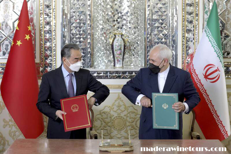 Iran and China ได้ลงนามในข้อตกลงความร่วมมือระยะยาว 25 ปีเนื่องจากทั้งสองประเทศยังคงอยู่ภายใต้การคว่ำบาตรของ Unites States ข้อตกลงดังกล่าว