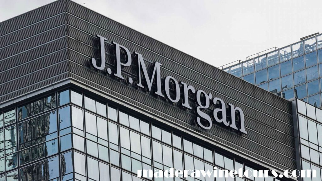 JPMorgan กำลังต่อสู้กับการเปลี่ยนแปลงครั้งใหญ่ที่สุดของฟุตบอลยุโรปนับตั้งแต่ปี 1950 ด้วยการเดิมพัน 4 พันล้านยูโร (4.8 พันล้านดอลลาร์) 