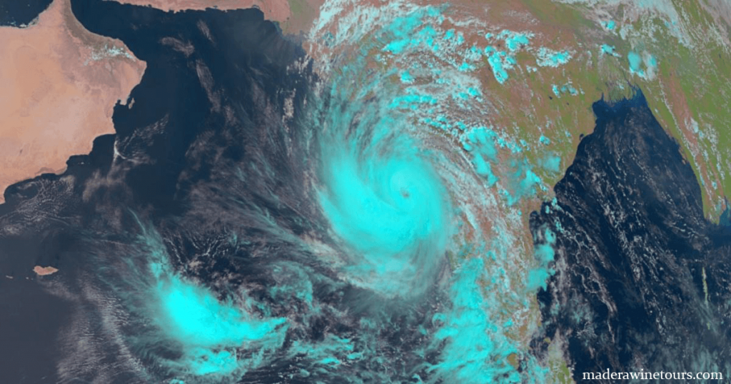 Cyclone Tauktae เจ้าหน้าที่กล่าวเมื่อวันอาทิตย์ว่ามีผู้เสียชีวิตอย่างน้อย 4 รายท่ามกลางสายฝนและลมแรงเนื่องจากไวรัสโคโรนาที่ได้รับผล