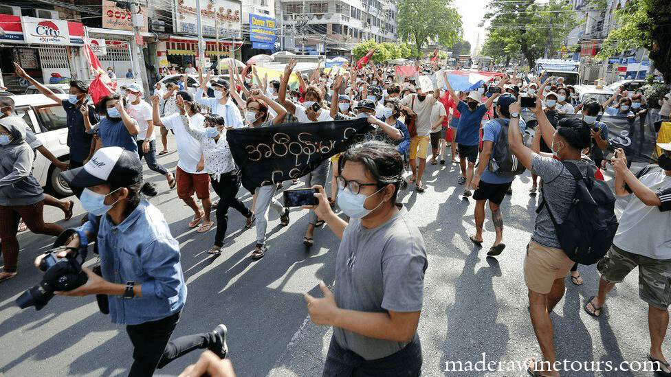 DVB นักข่าวเมียนมา 3 คนและนักเคลื่อนไหว 2 คนถูกตั้งให้ขึ้นศาลในประเทศไทยเมื่อวันอังคารที่ผ่านมาโดยตั้งข้อหา“ เข้าโดยผิดกฎหมาย