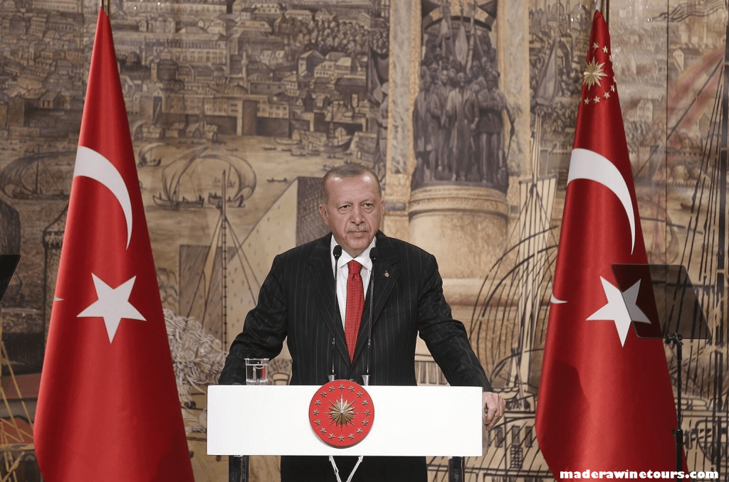 Erdogan YPG ตุรกีมุ่งมั่นที่จะกำจัดภัยคุกคามที่เกิดขึ้นในภาคเหนือของซีเรีย ประธานาธิบดี Recep Tayyip Erdogan เตือนเมื่อวันจันทร์ว่า