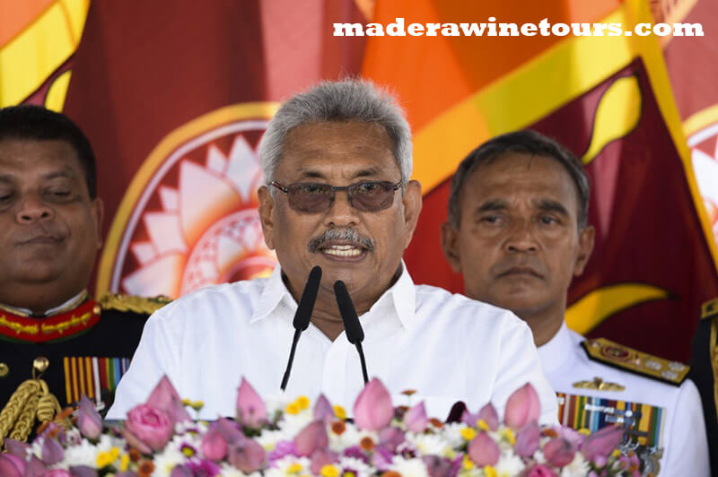 Sri Lanka President สองวันหลังจากผู้ประท้วงหลายหมื่นคนบังคับให้ประธานาธิบดีและนายกรัฐมนตรีศรีลังกาหนีออกจากที่พัก