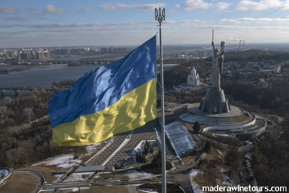 Ukraine lauds ยูเครนกล่าวว่า ได้ยึดดินแดนจากกองทหารรัสเซียทางตอนใต้ของประเทศกลับคืนมาได้ เนื่องจากความไม่พอใจในรัสเซียเริ่มมีมากขึ้นใน